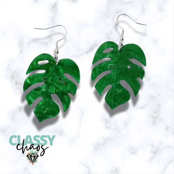 Stylish Monstera Earrings - Picture 1 of 2